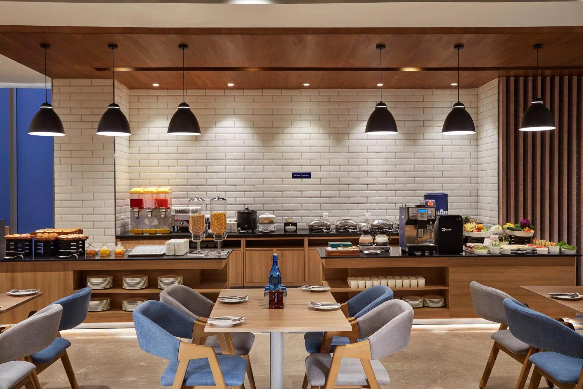Holiday Inn Express Bengaluru Bommasandra By Ihg Kammasandra Ngoại thất bức ảnh