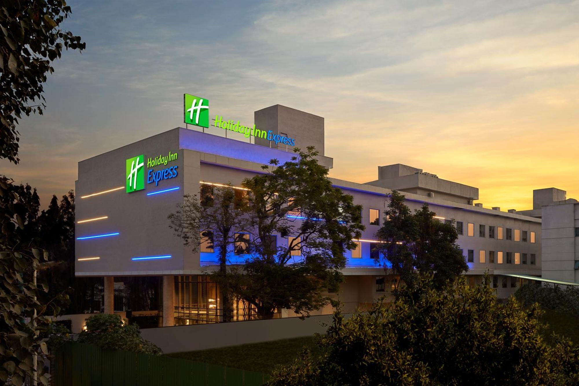 Holiday Inn Express Bengaluru Bommasandra By Ihg Kammasandra Ngoại thất bức ảnh