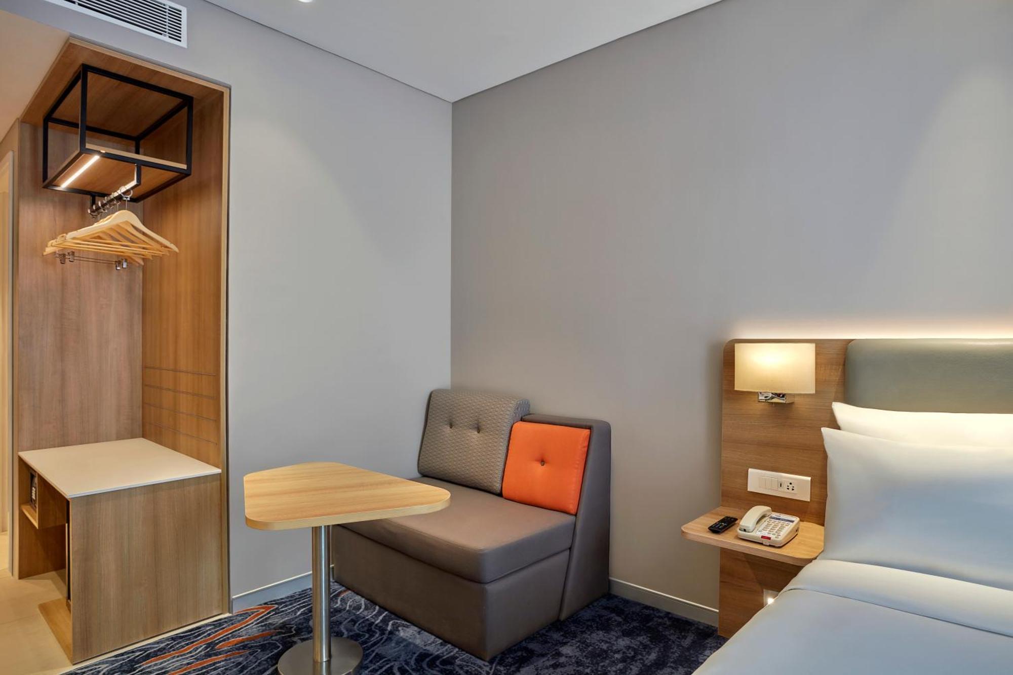 Holiday Inn Express Bengaluru Bommasandra By Ihg Kammasandra Ngoại thất bức ảnh